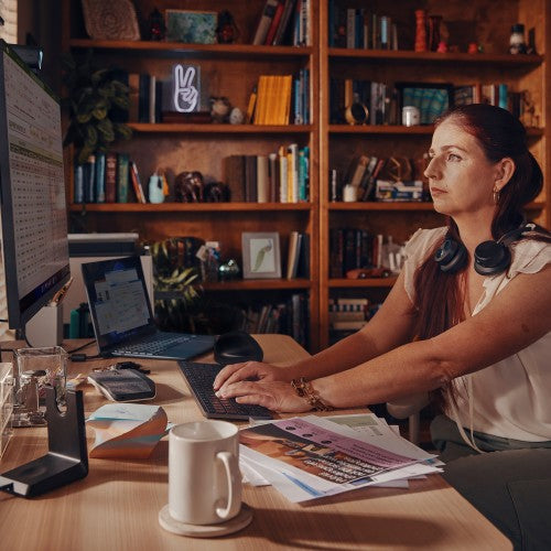 HP Poly Voyager Focus 2 Microsoft Teams Certified USB-C-C Headset +USB-C/A Adapter +Charging Stand